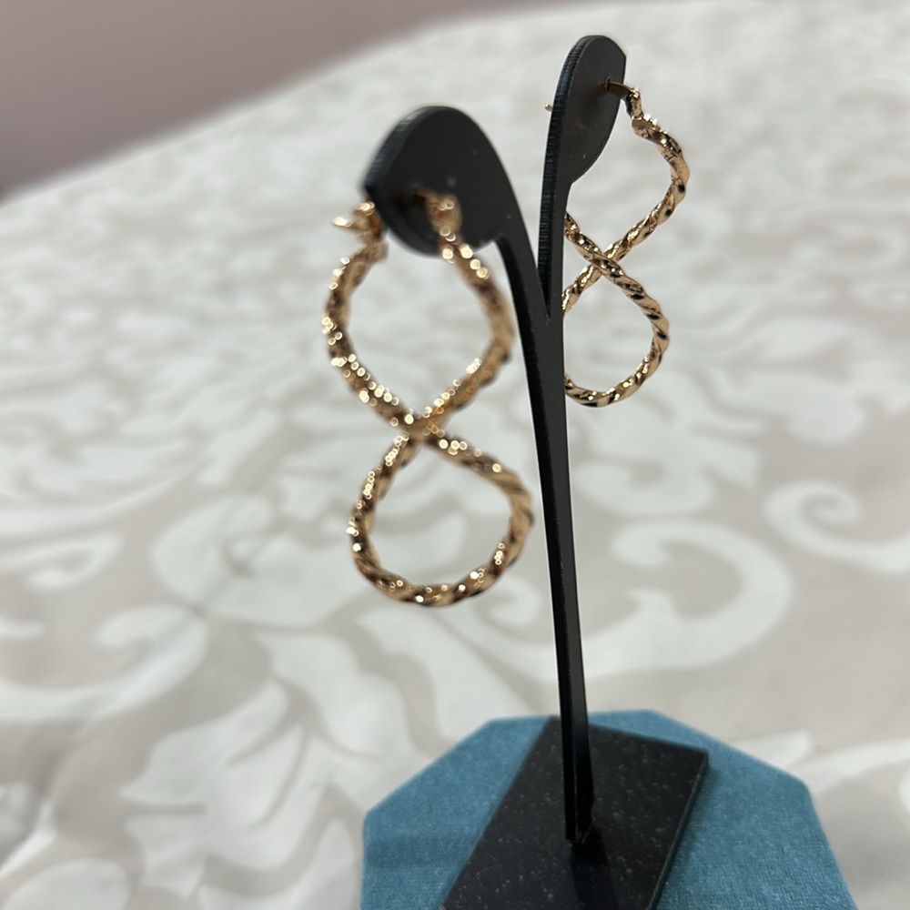 Earring - Picture 3 of 3